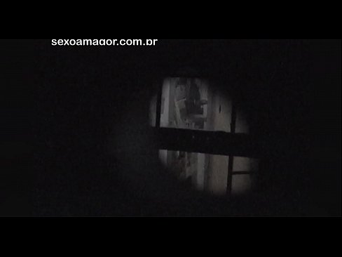 ❤️ Blondie bi dizî ji hêla dengbêjek taxê ve ku li pişt kerpîçên vala veşartiye, vîdyoyek tê kişandin Sex li ku.villagesexvideos.ru